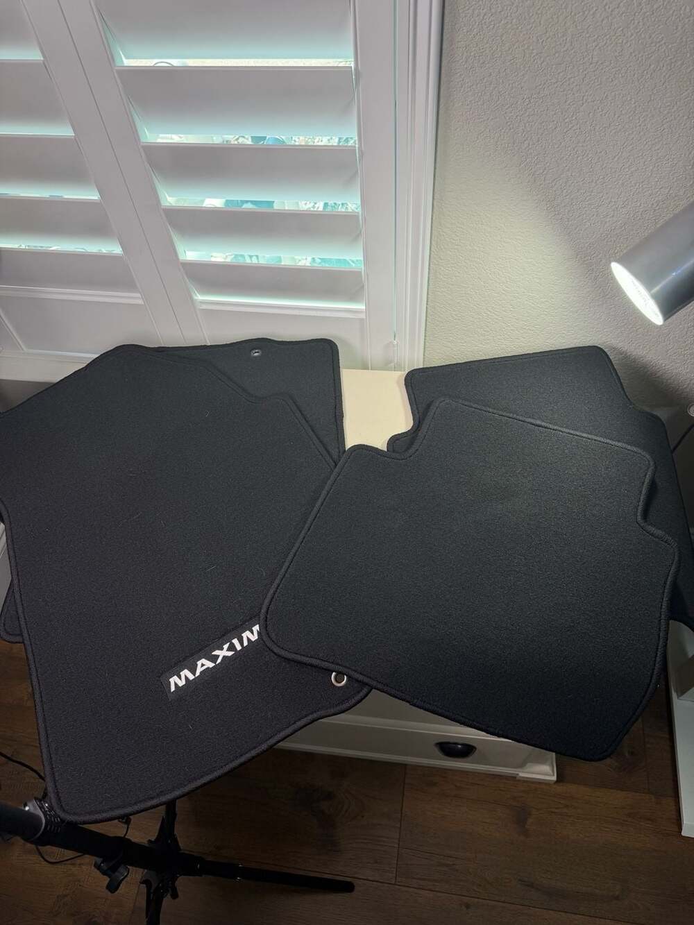 OEM Nissan Maxima Black Carpeted Floor Mats 4-Piece Set T99E2 4RA1A - Picture 3 of 3